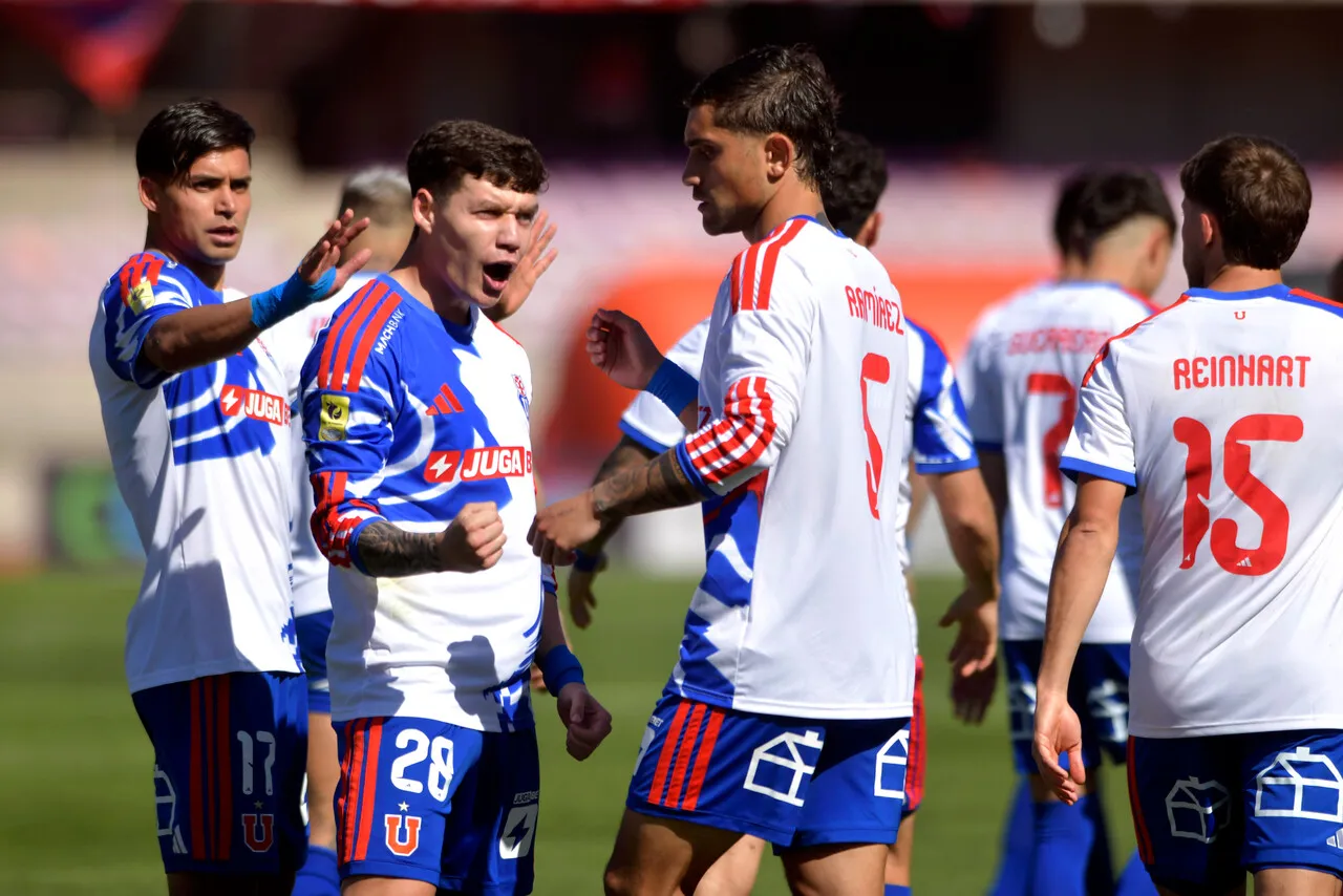 La U ganó y sigue firme por el Chile 2 | Foto: Photosport