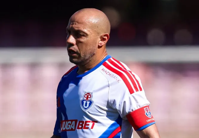 El defensor aplaudió el rendimiento de Marcelo Díaz tras su ingreso en el segundo tiempo (Crédito: UdeChile)