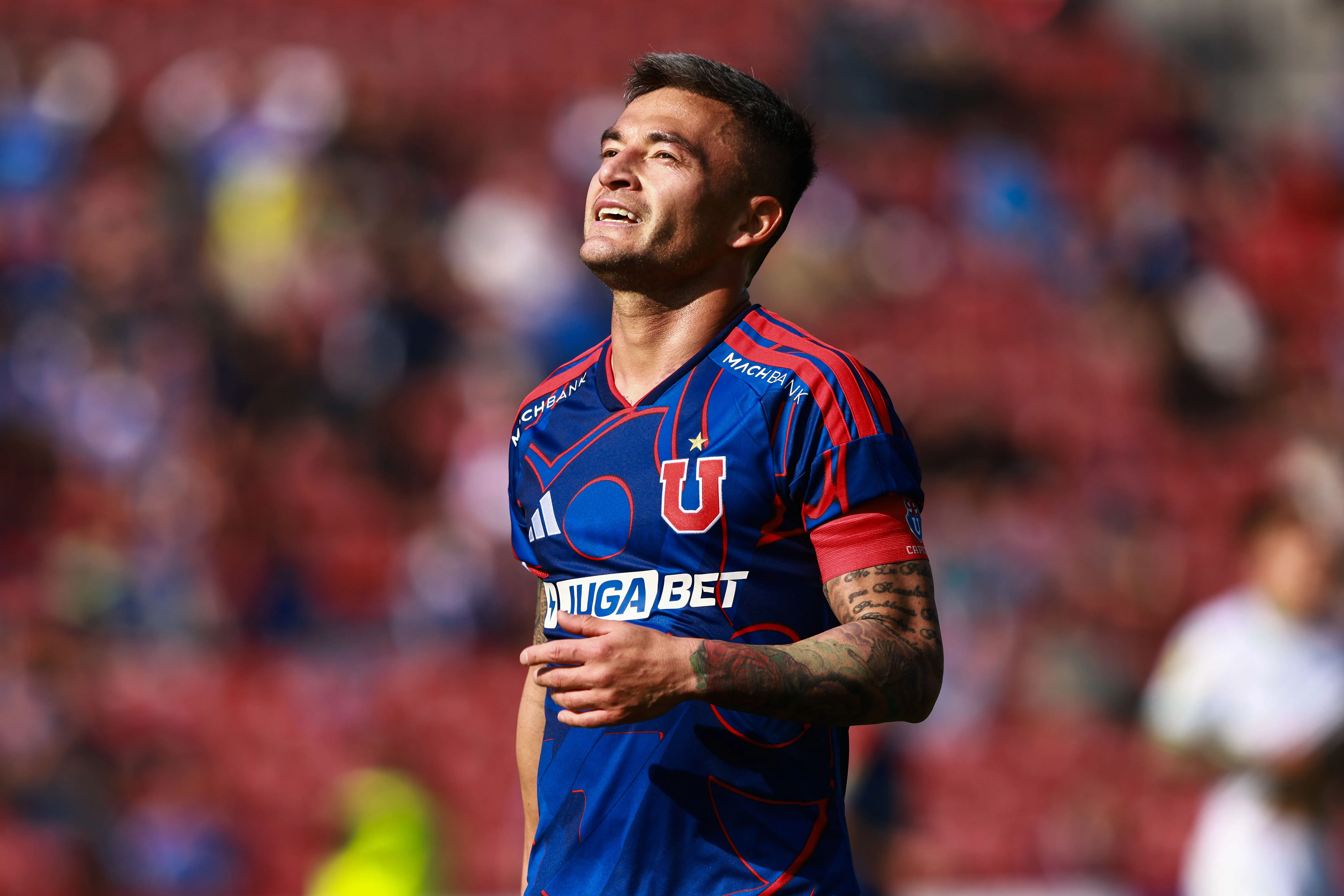 Charles Aránguiz trabaja a toda máquina en Universidad de Chile. (Imagen: Photosport)
