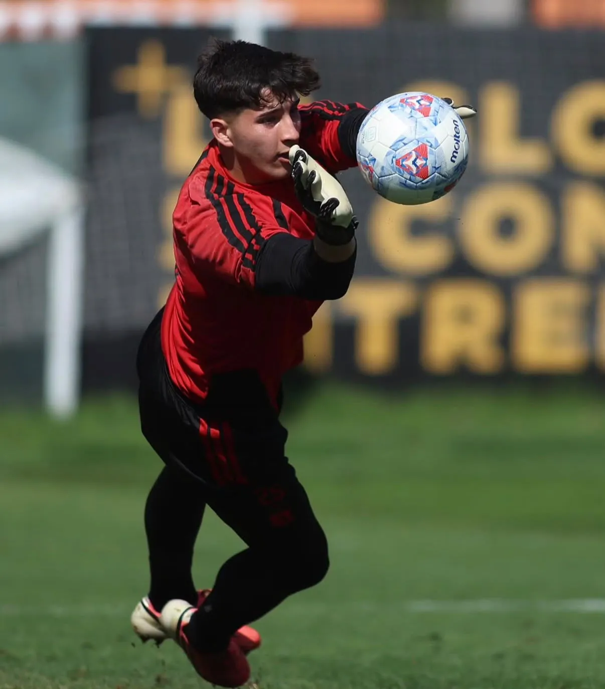 Gabriel Maureira estaría listo para volver a la competencia en Colo Colo. (Foto: @colocolooficial)