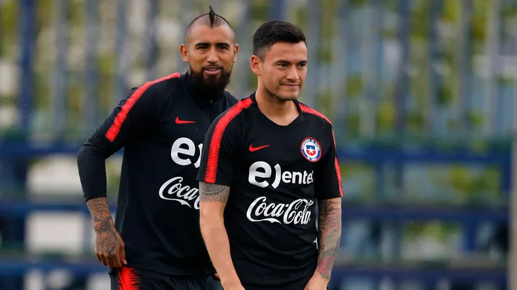 ¿Charles Aránguiz o Arturo Vidal? Una eterna discusión en La Roja.