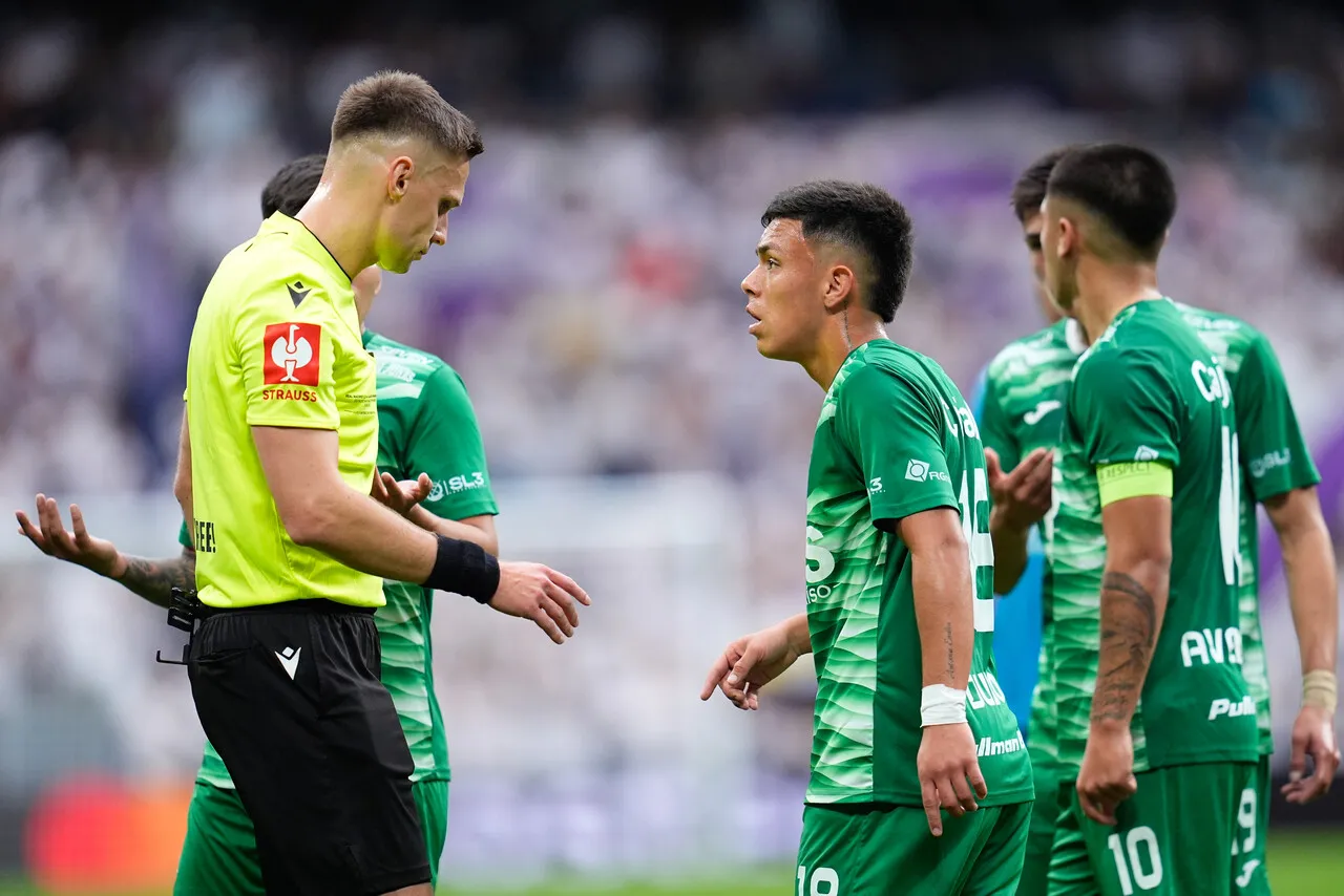 En Wanderers hubo descontento con el arbitraje | Foto: Photosport