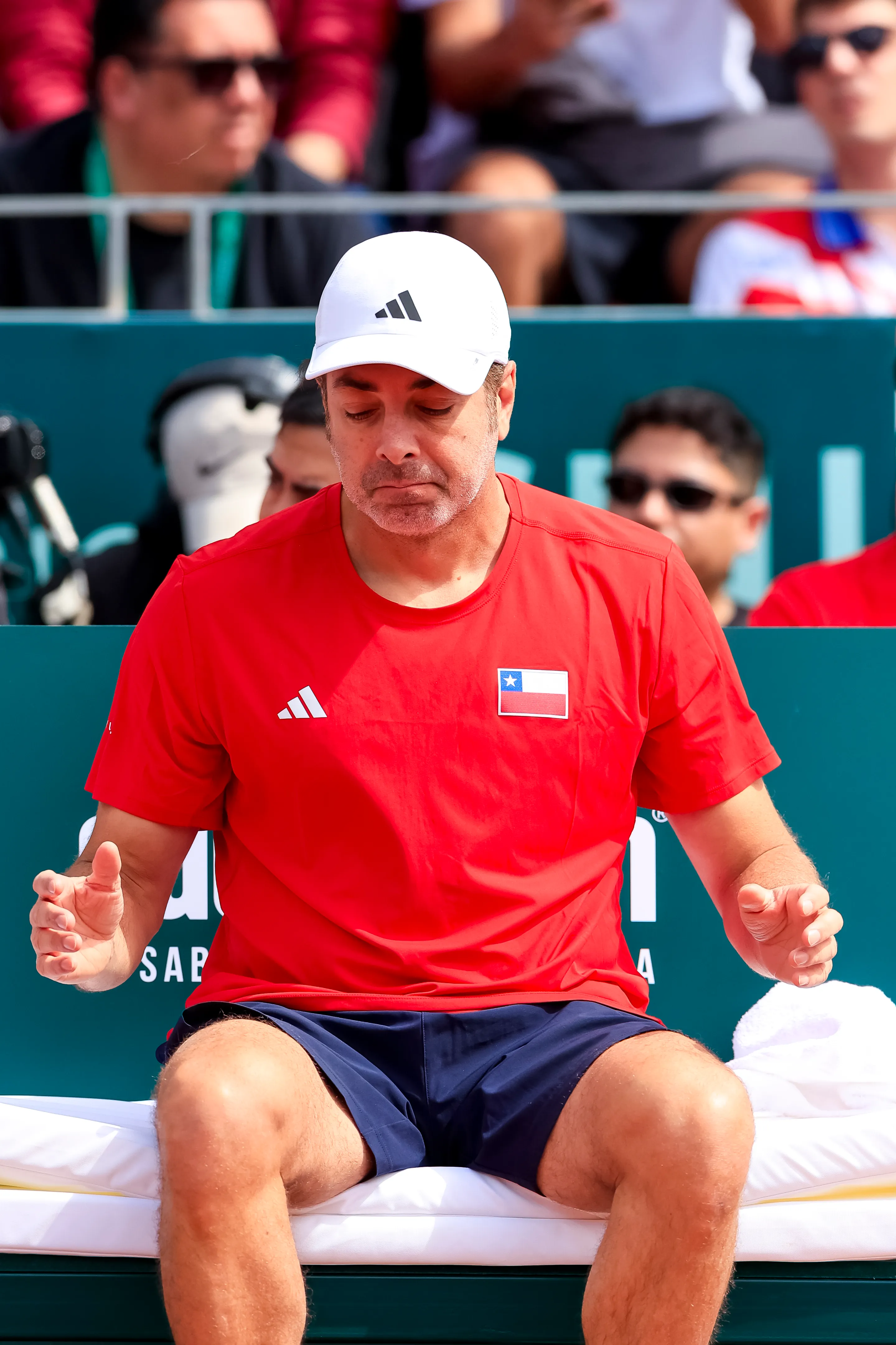 Nicolás Massú se mostró frustrado tras la caída de Chile en Copa Davis. (Foto: Pepe Alvújar/Photosport)