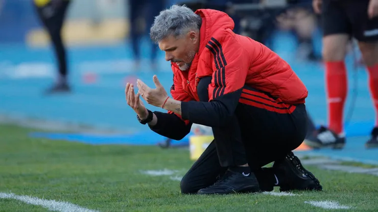Fernando Ortiz revisó personalmente la cancha del Estadio Monumental.