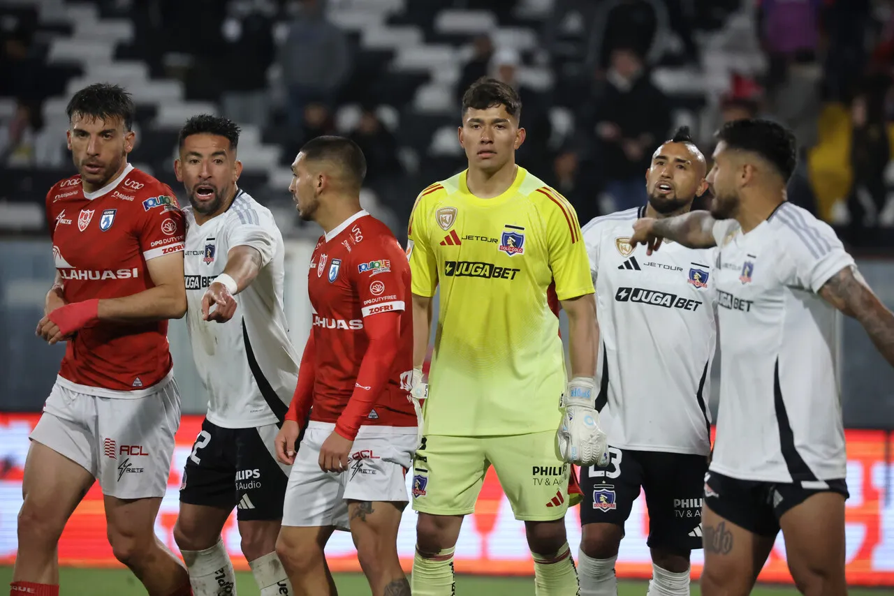 Eduardo Villanueva sumará minutos en el arco de Colo Colo.