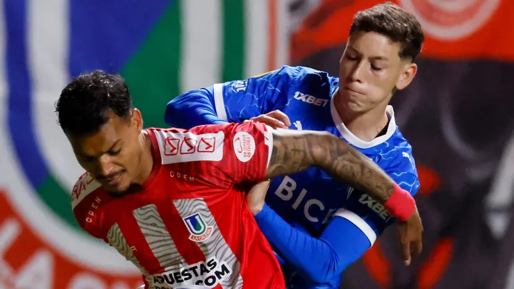 Un futbolista de la UC recibió duras críticas.