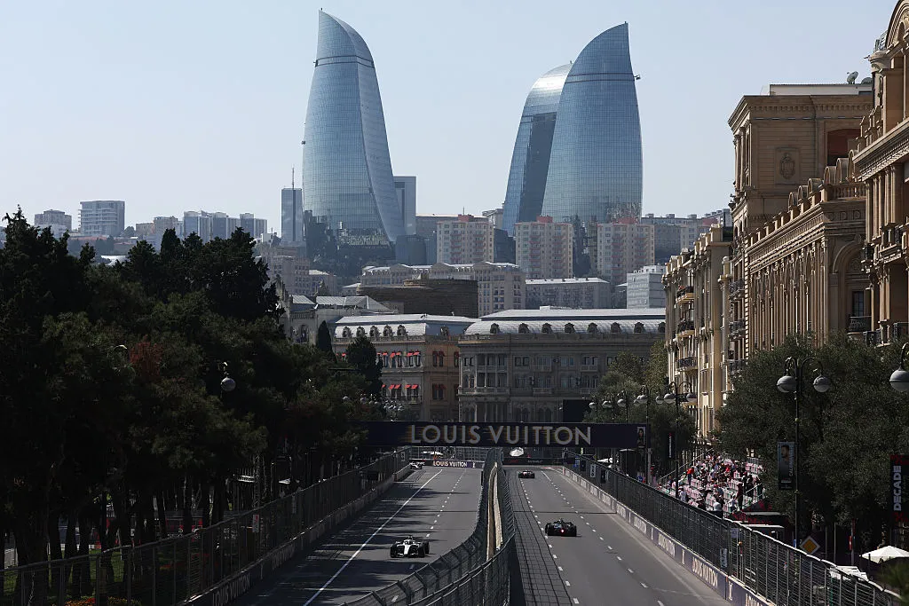 El circuito callejero de Bakú alberga el Gran Premio de Azerbaiyán 2026. (Foto: Peter Fox/Getty Images)