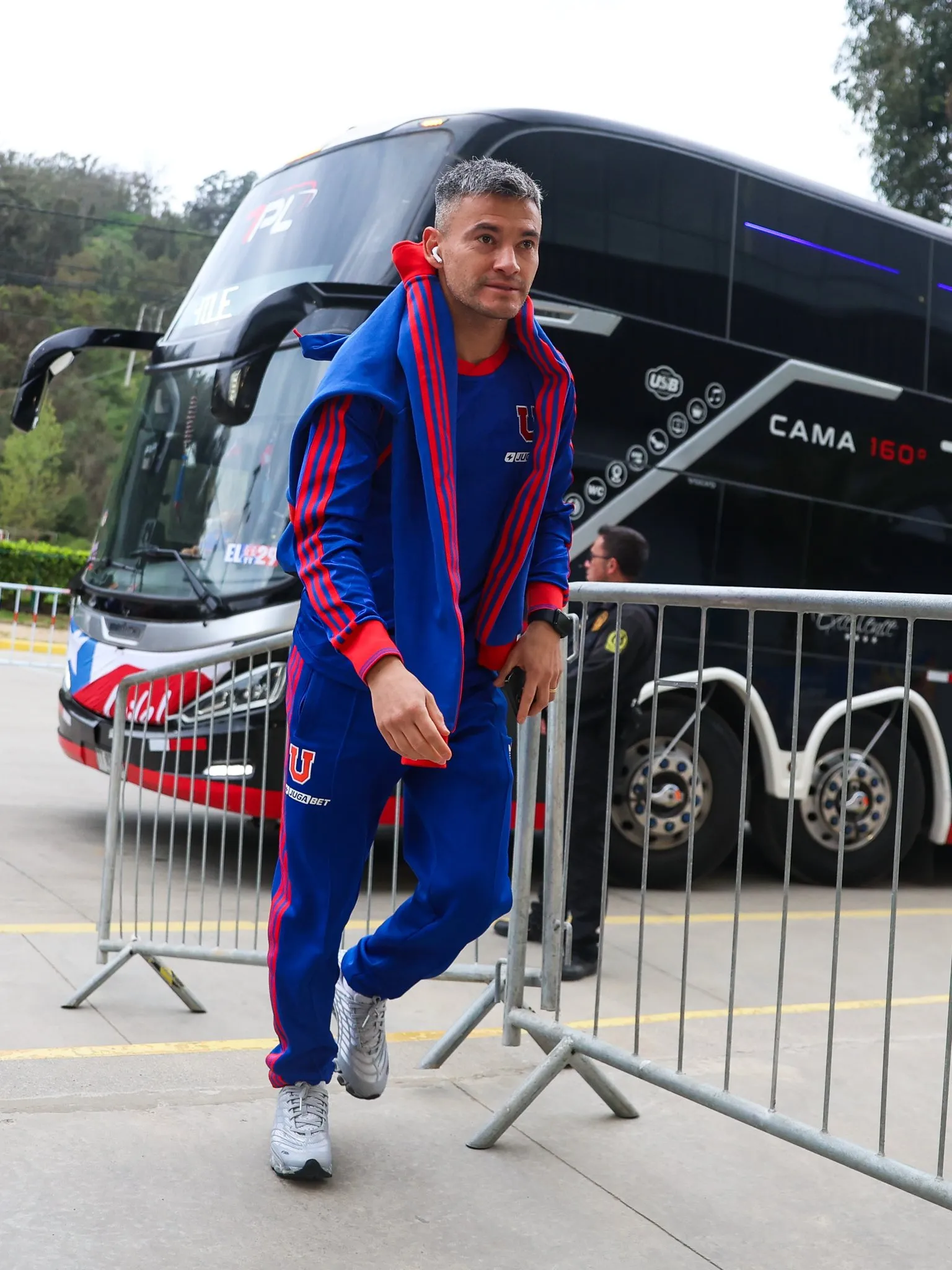 Charles Aránguiz será suplente ante Everton en Copa Chile (@UdeChile).
