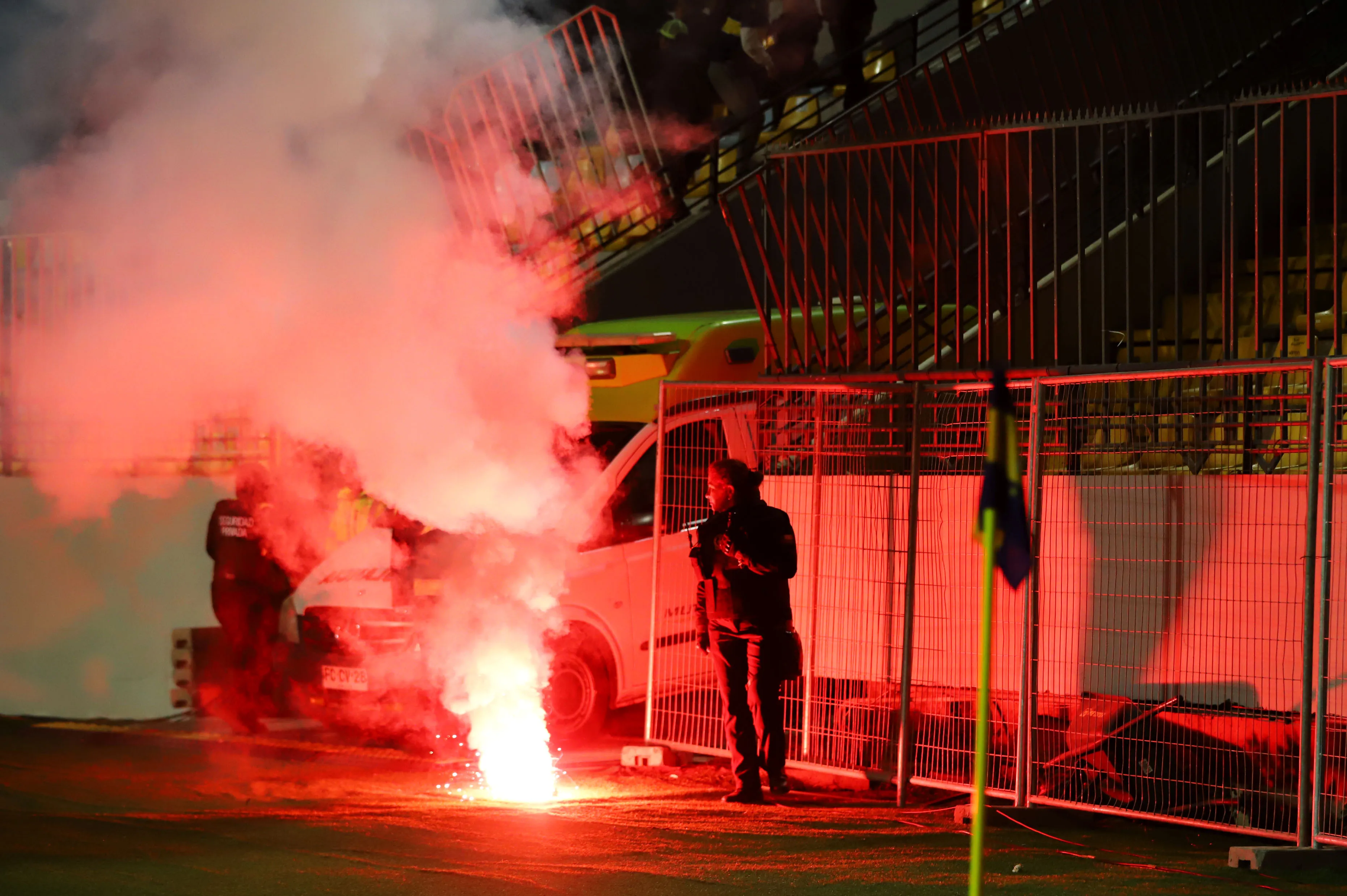 Universidad de Chile y Everton aún no saben qué pasará con el resto del partido. (Imagen: Photosport)