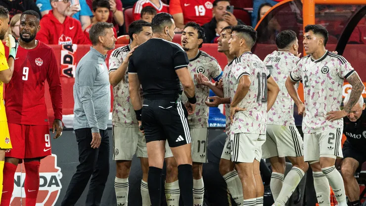 Chile comenzó abajo contra Canadá.