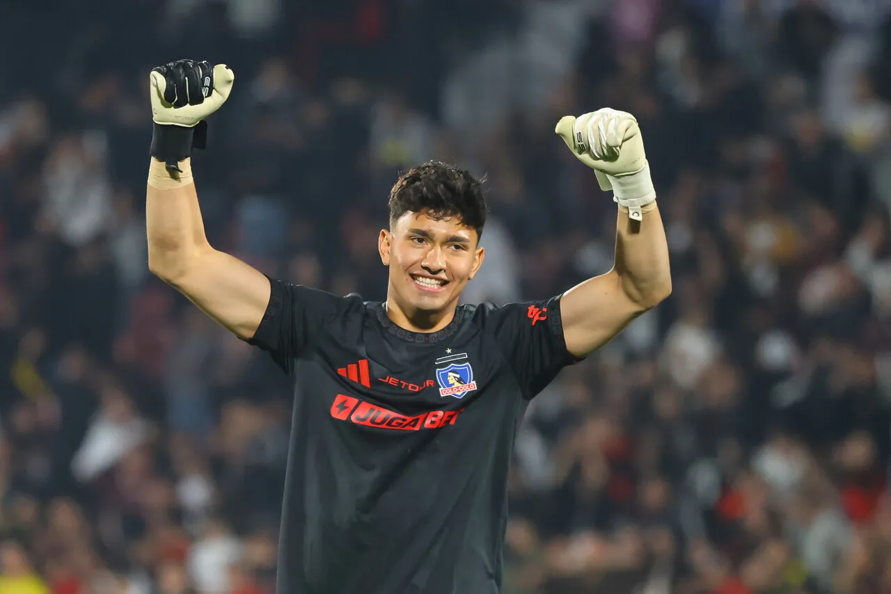 Villanueva seguirá en el arco de Colo Colo | Foto: Photosport