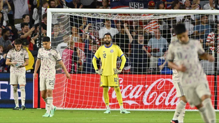 La Roja libera a otro jugador. (Foto: Jeff Lee/Photosport)