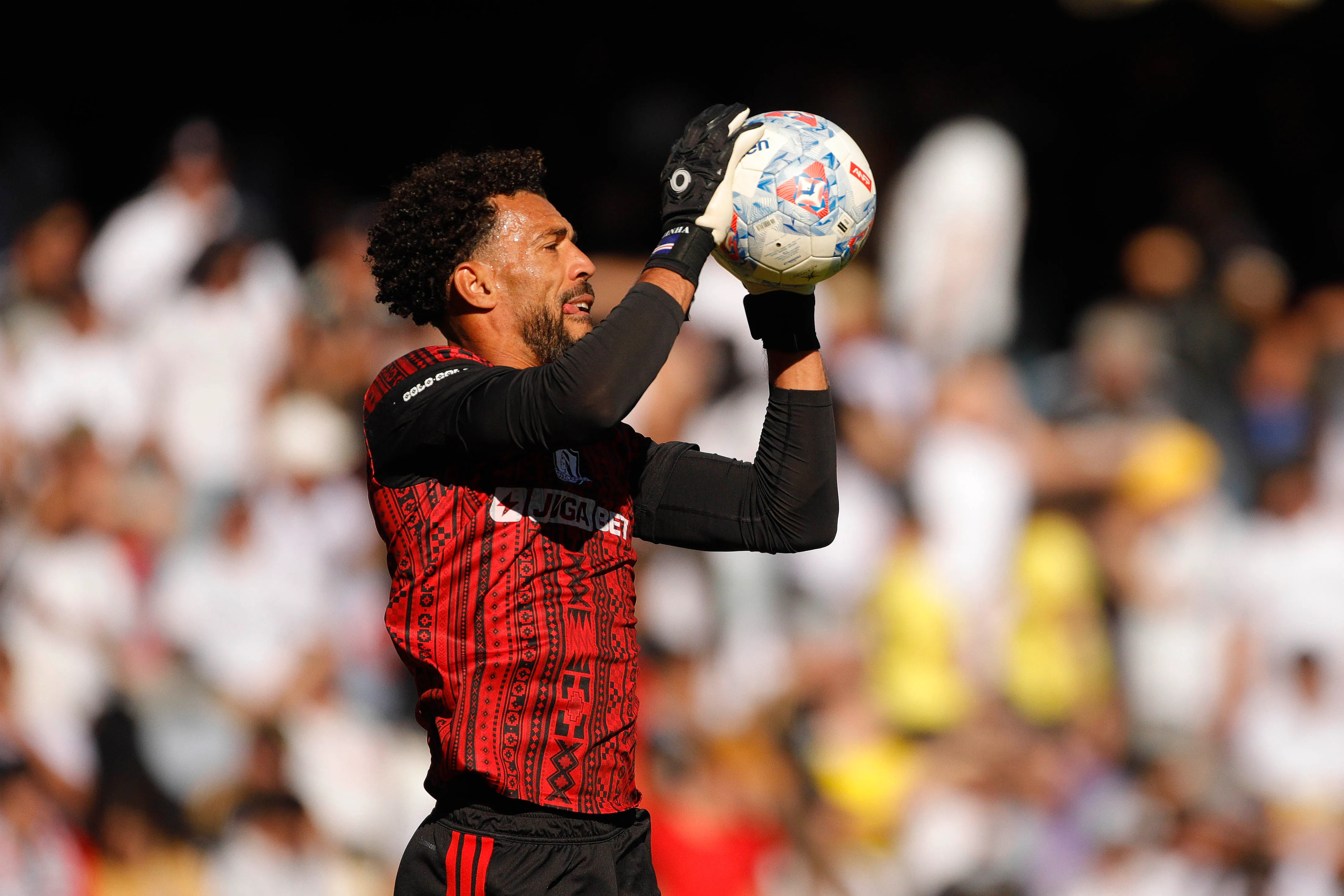 Vozinha tiene contrato hasta diciembre en Colo Colo. (Foto: Marco Vázquez/Photosport)
