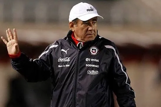 César Vaccia dirigió un partido de La Roja de forma interina en 2002.