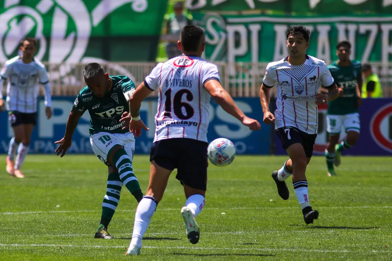Recoleta sorprendió a Wanderers en Playa Ancha en la primera rueda (Photosport).