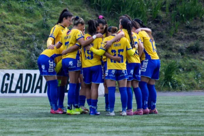 Un duro golpe enluta al fútbol femenino del Campanil (Foto de referencia/Facebook).