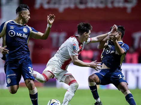 El '9' chileno que debutó como titular en su nuevo club y la prensa lo destruyó: "Pésimo"