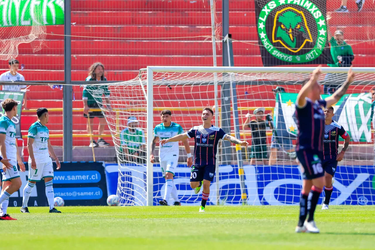 Recoleta festeja y se mete de lleno en la pelea por subir a Primera División (Photosport).