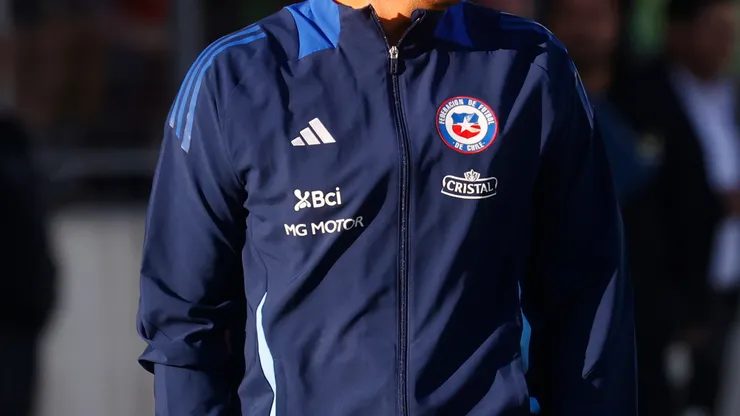La Selección Chilena observa a un DT internacional.
