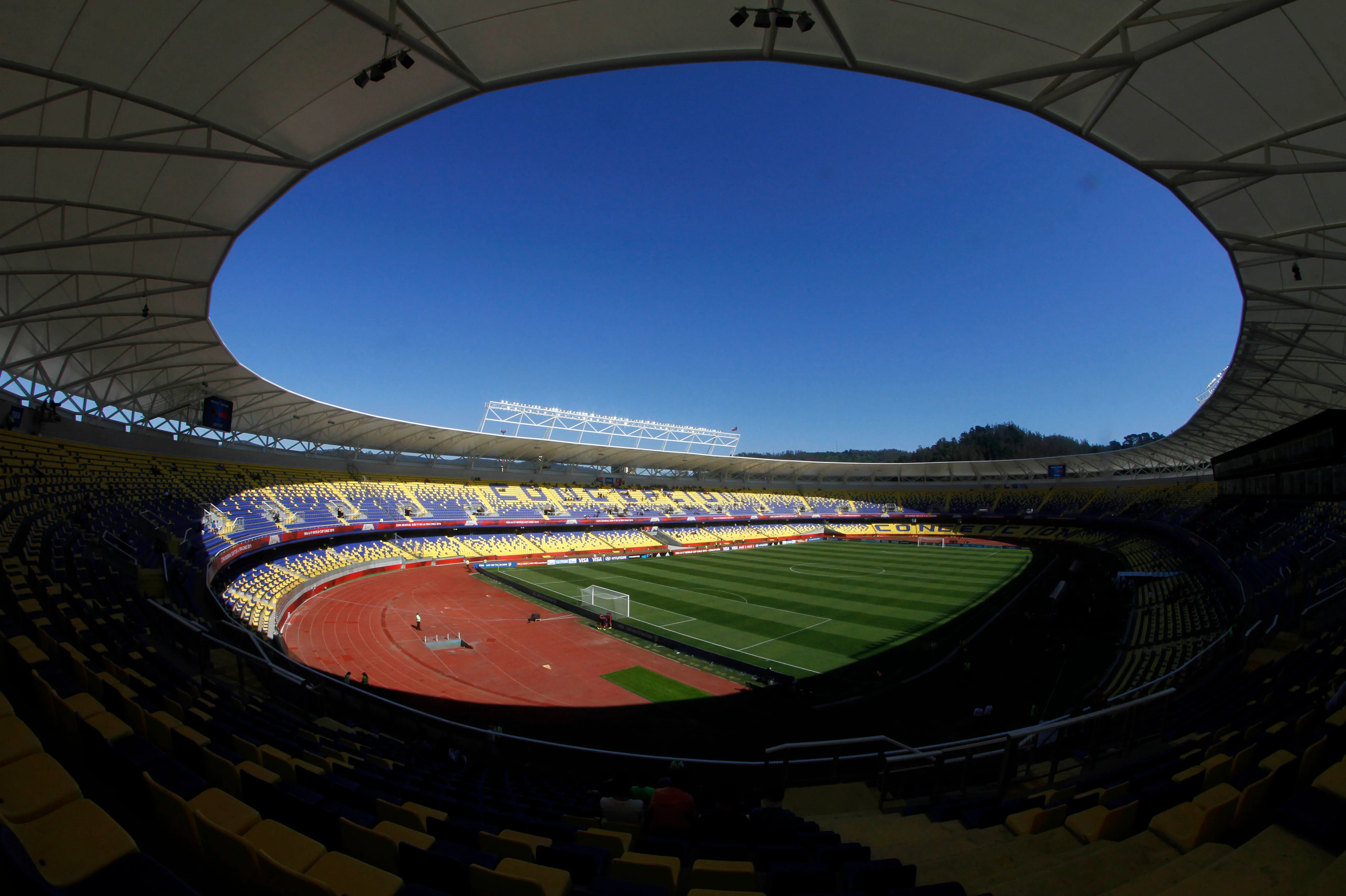 El Estadio Ester Roa Rebolledo se alista para una profunda reparación en la cancha. (Foto: Dragomir Yankovic/Photosport)