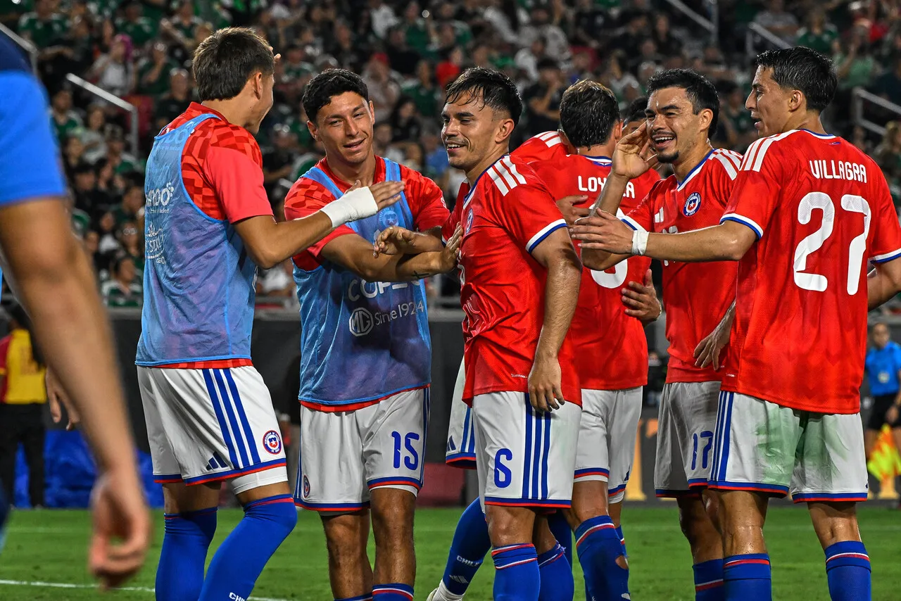 Chile festejó en Los Ángeles con goles de Maxi Gutiérrez y Vicente Pizarro (Photosport).