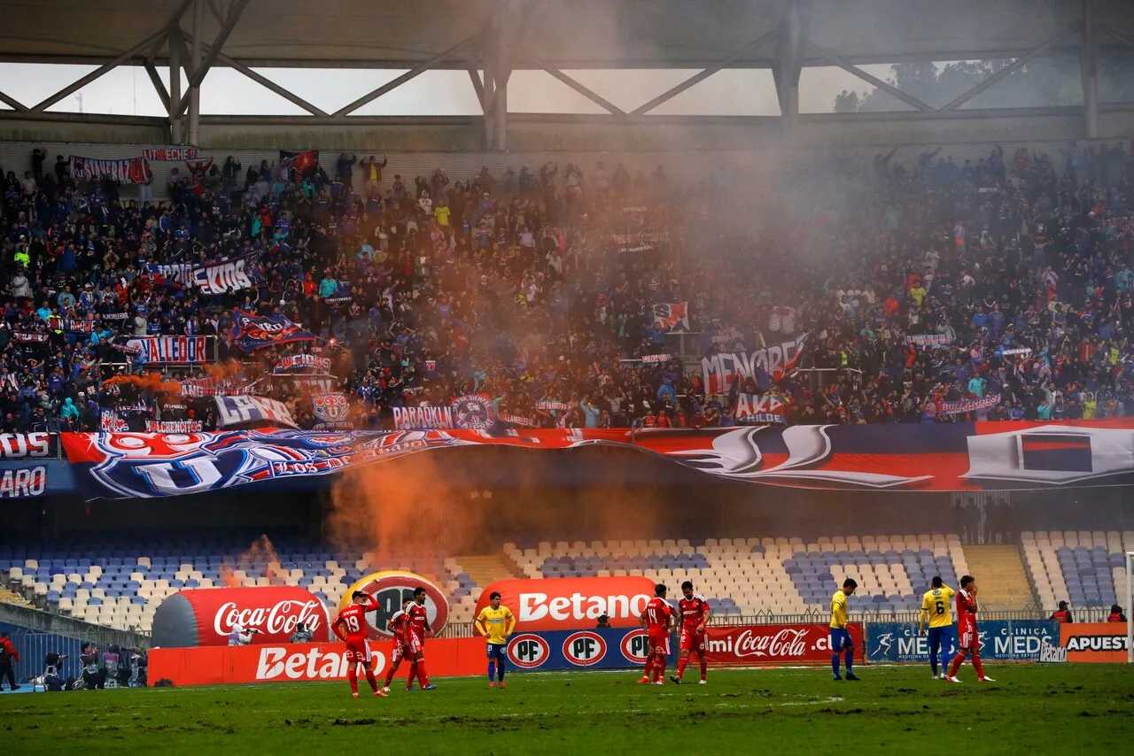Los hinchas de la U recibieron sanción | Foto: Photosport