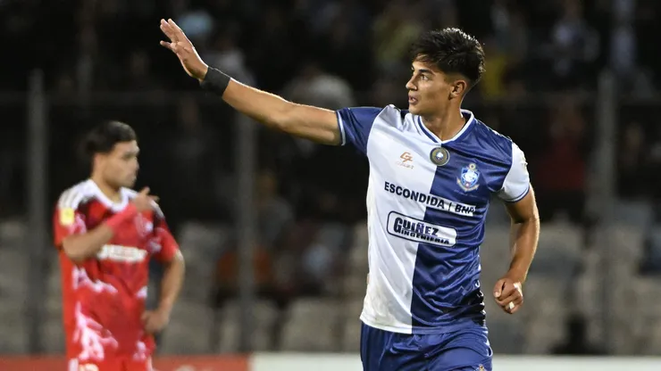 Bastián Tapia cumplió con la ley del ex. (Foto: Pedro Tapia/Photosport)