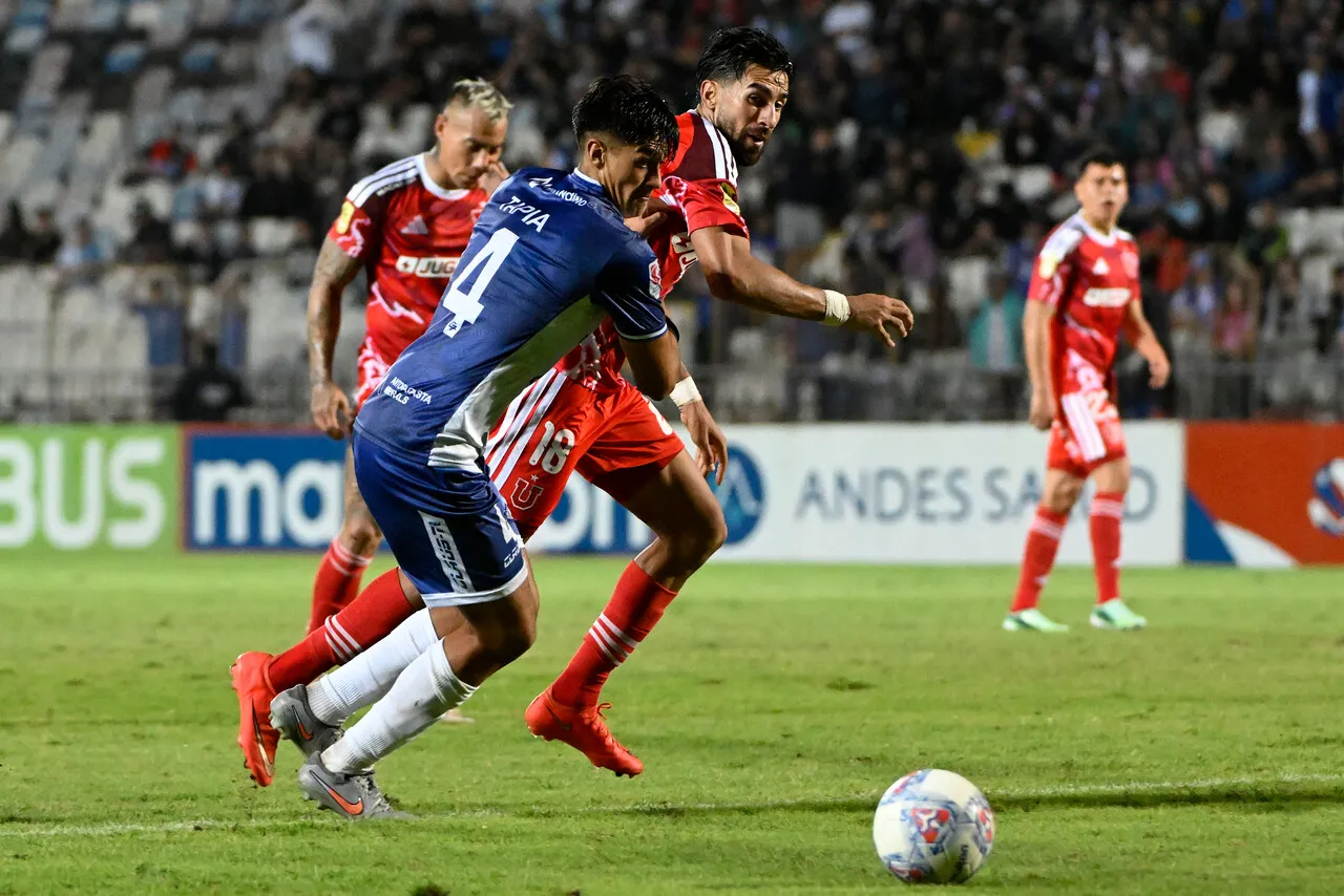 Herrera destruyó a Lucero | Foto: Photosport