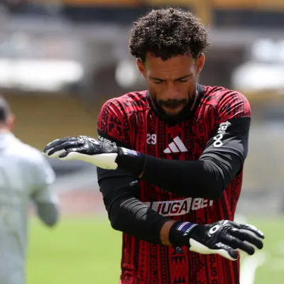 La firme decisión de Fernando Ortiz con Vozinha que complica a todo Colo Colo