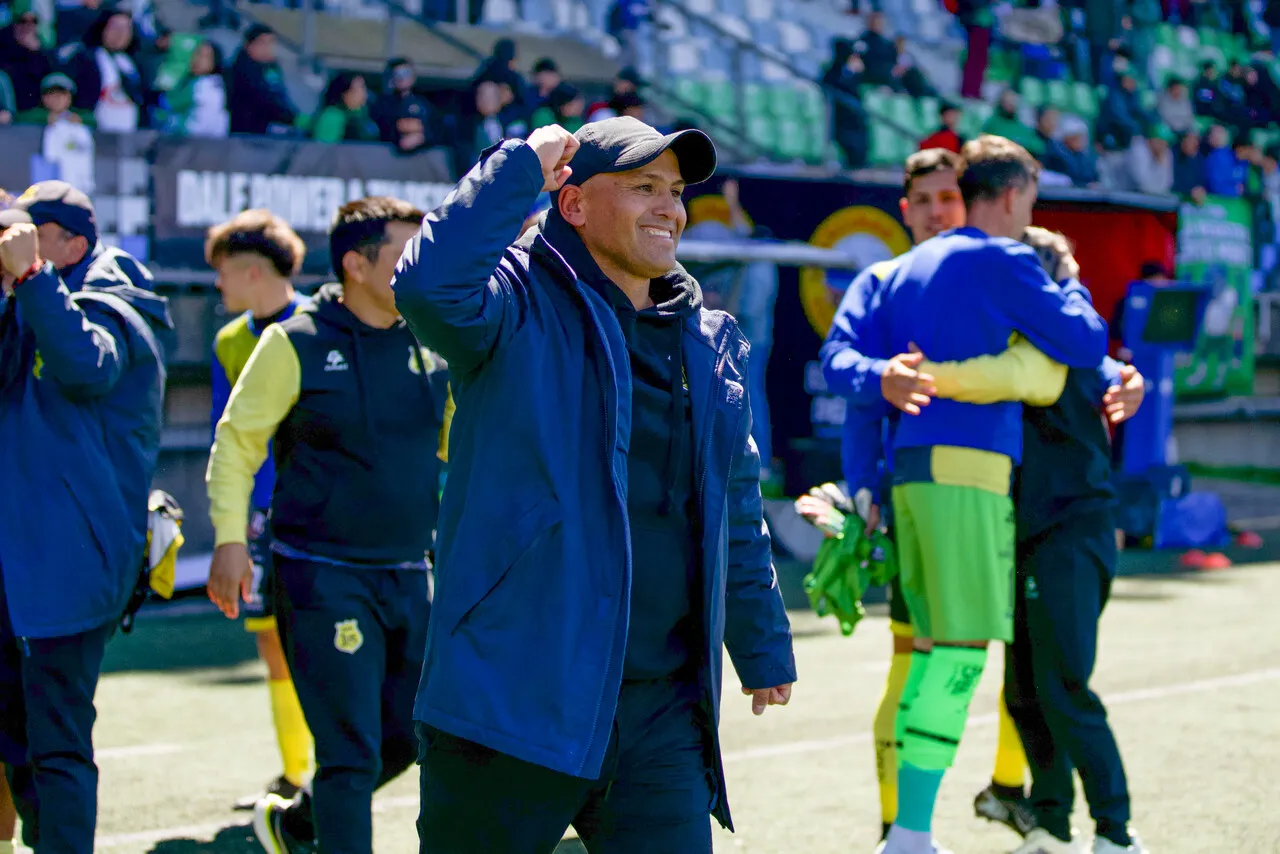 Chupete Suazo, de intratable campaña, sueña con el ascenso directo en Primera B (Photosport).