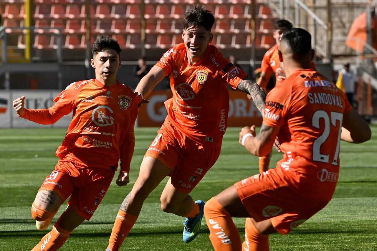Cobreloa buscará aprovechar un tropiezo de San Luis en el ascenso (Photosport).