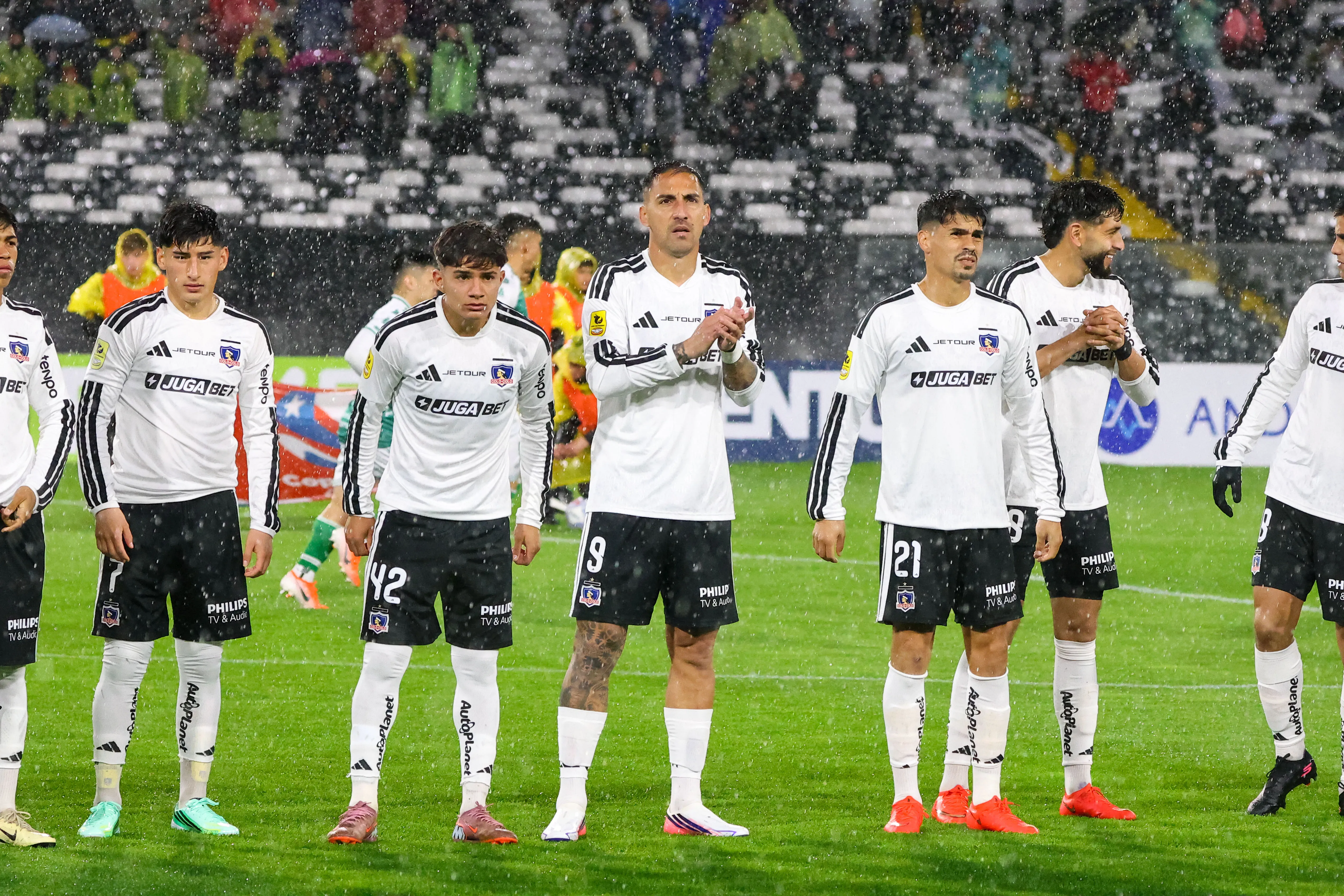 Colo Colo podría tener una variante en la reanudación ante Deportes Puerto Montt. (Foto: Luis Quinteros/Photosport)