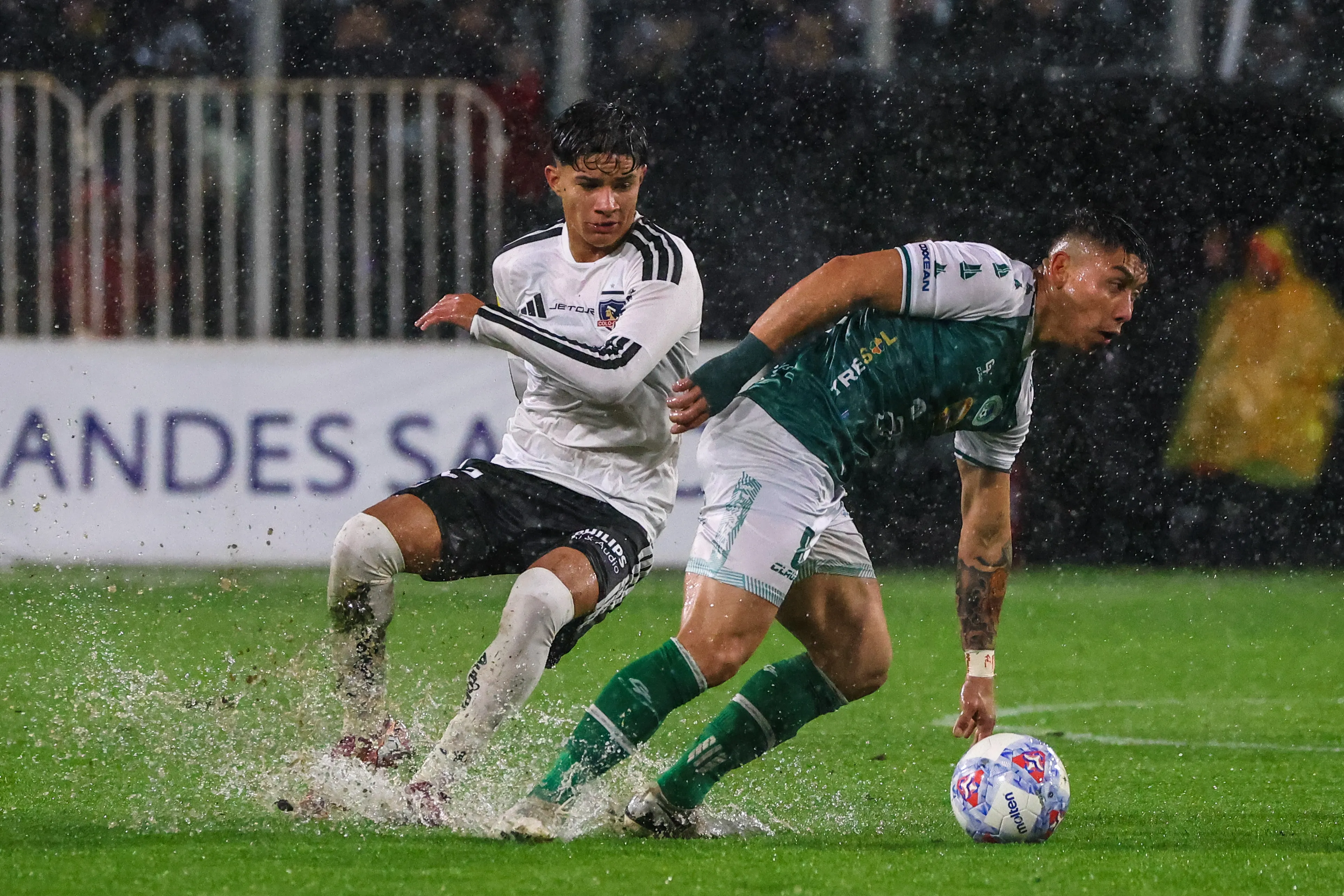Colo Colo y Deportes Puerto Montt no jugarán este martes 20 de octubre. (Imagen: Photosport)