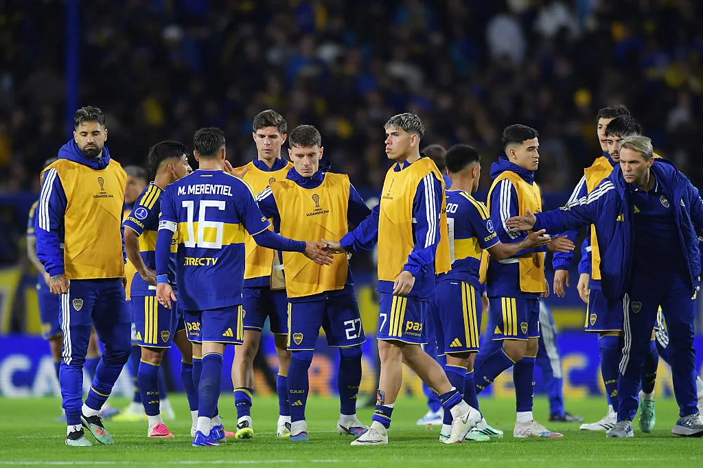 BUENOS AIRES, ARGENTINA – OCTOBER 13: Carlos Palacios of Boca Juniors and teammates react after the team’s defeat in the Copa CONMEBOL Sudamericana 2026 semi-final first leg match between Boca Juniors and Vasco Da Gama  at Estadio Alberto J. Armando on October 13, 2026 in Buenos Aires, Argentina. (Photo by Marcelo Endelli/Getty Images)