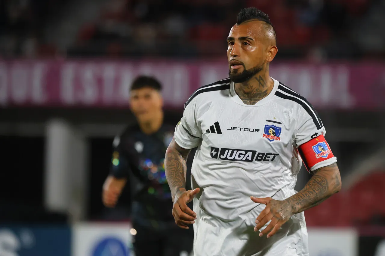 Vidal deja un brutal palo en Colo Colo | Foto: Photosport