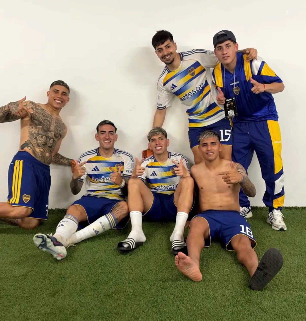 Carlos Palacios y Williams Alarcón festejaron el paso a la final de la Copa Sudamericana 2026. (Foto: Instagram)