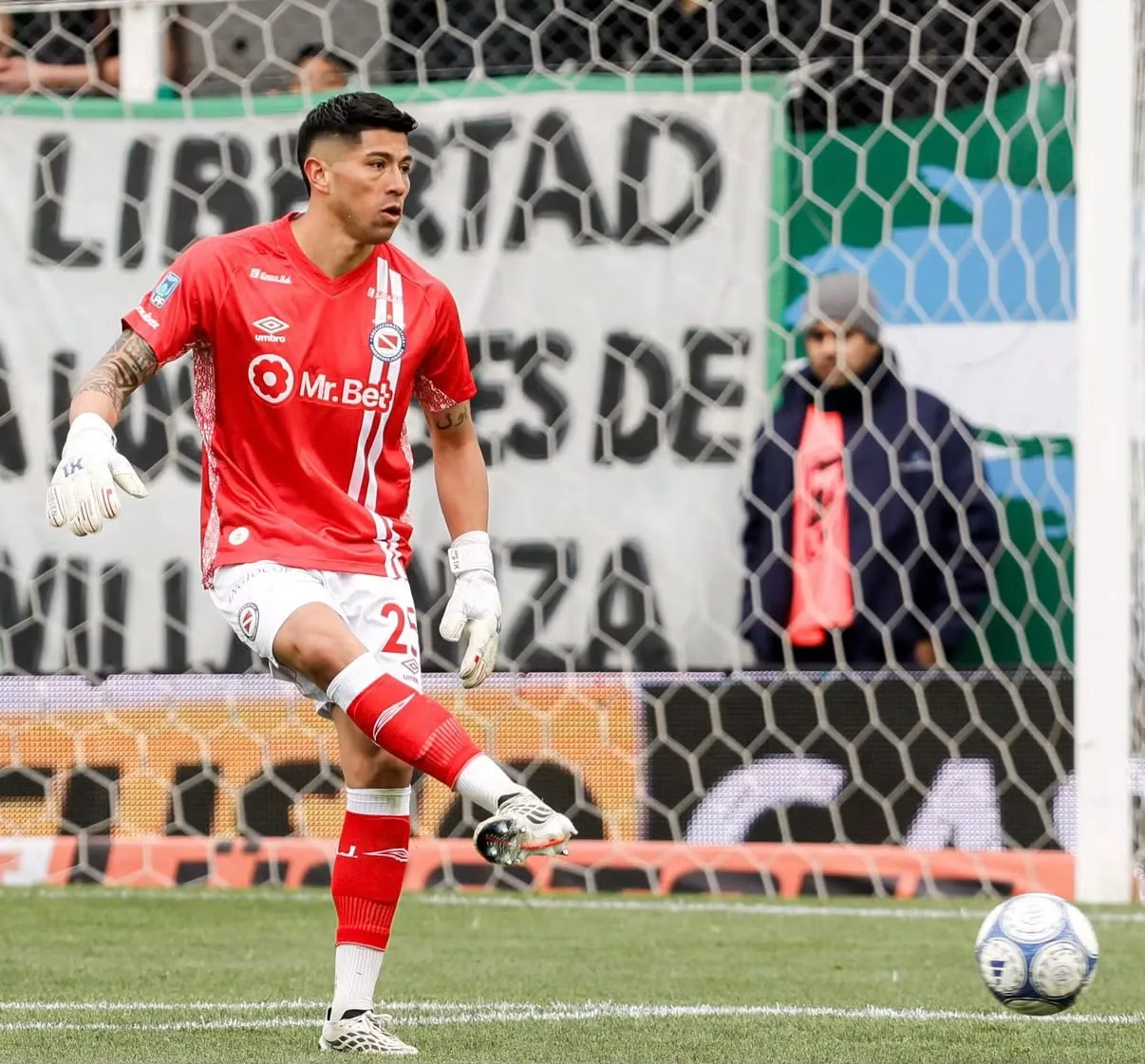 En Argentinos Juniors quieren asegurar la continuidad de Brayan Cortés. (Foto AAAJ)