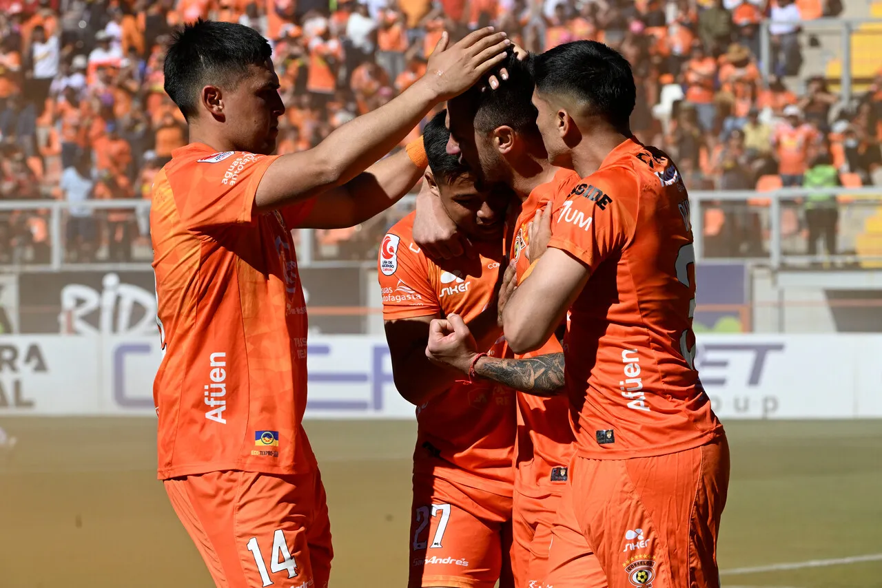 Cobreloa sueña con dar pelea hasta la última fecha de la Primera B (Photosport).