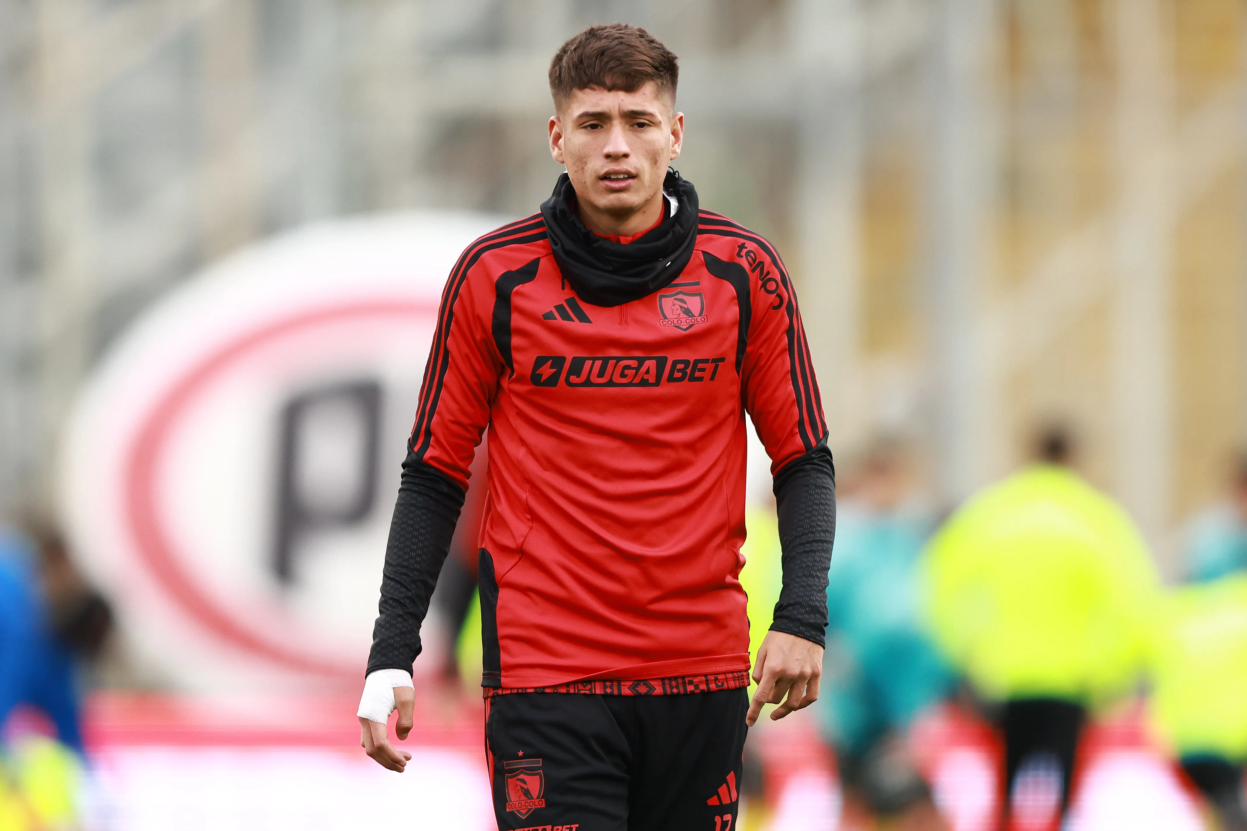Iván Román presiona para ser titular en Colo Colo. (Foto: Felipe Zanca/Photosport)