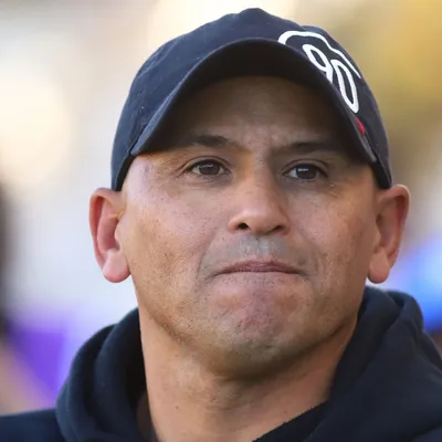 Chupete Suazo explota contra los ‘escritoriazos’ en la Primera B