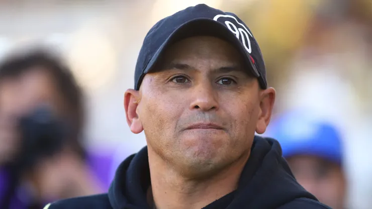 Humberto 'Chupete' Suazo hizo sentir su malestar. (Foto: Manuel Lema/Photosport)
