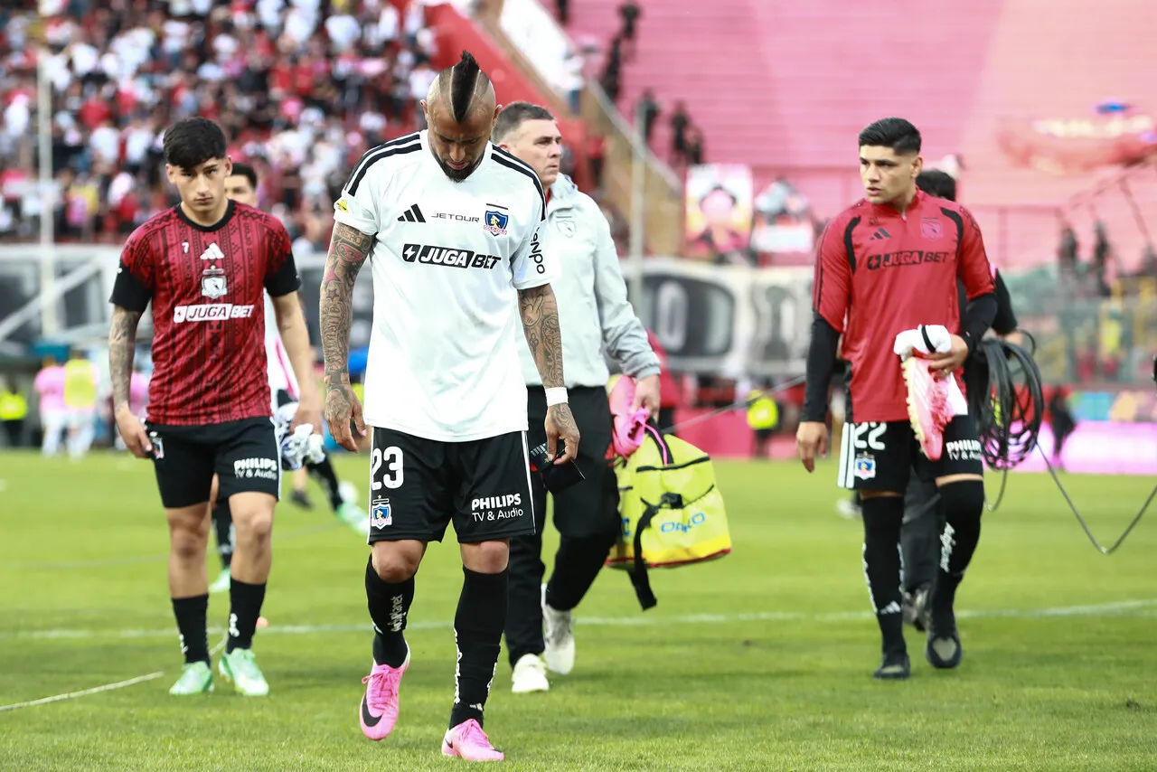 Amargura total en Colo Colo tras otro empate en el torneo (Photosport).