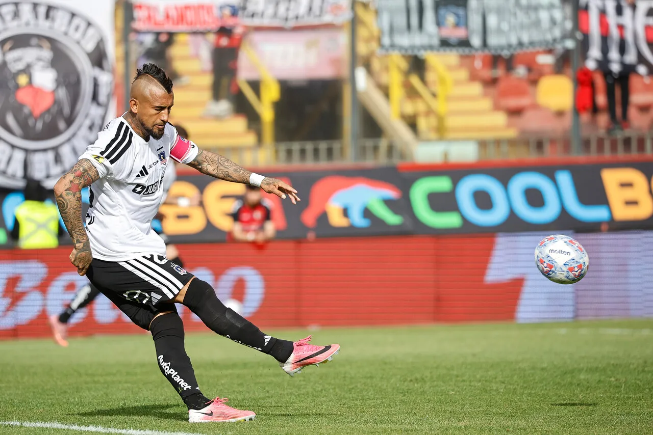 Vidal deja un potente mensaje en Colo Colo | Foto: Photosport