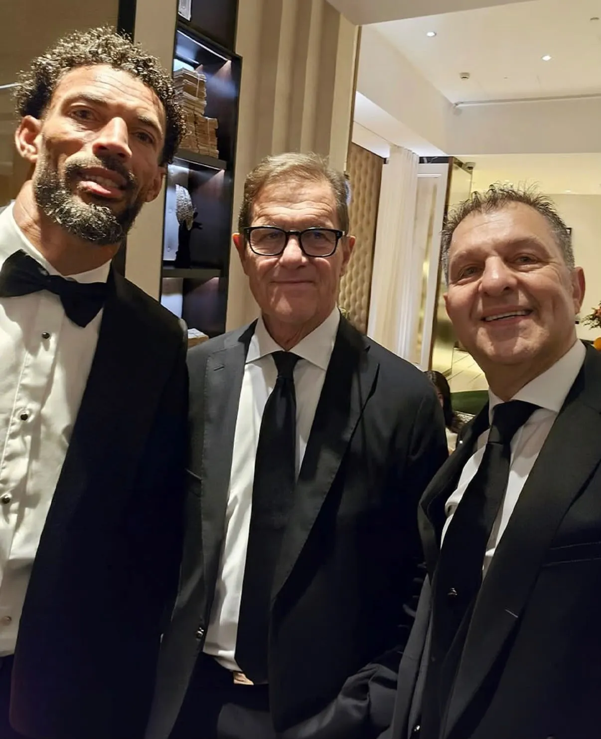 Vozinha y Aníbal Mosa junto a Fabio Capello. (Foto: @colocolooficial)