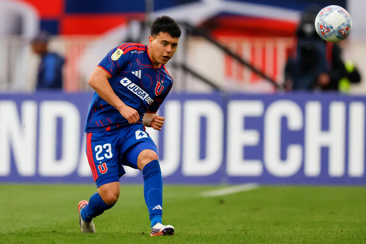 Vásquez es elogiado por Herrera | Foto: Photosport