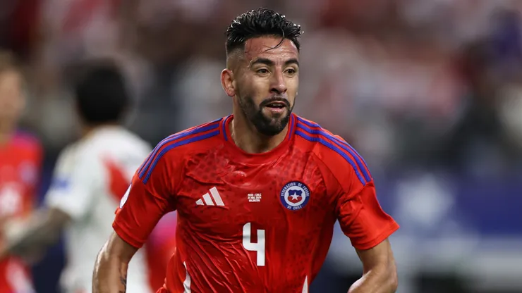 Mauricio Isla quiere a este estratega en la Selección Chilena.