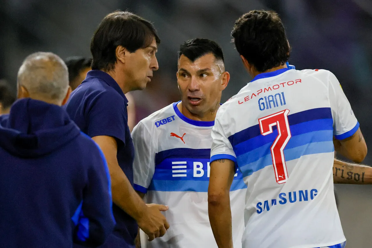Detalles del encontrón entre Garnero y Medel | Foto: Photosport