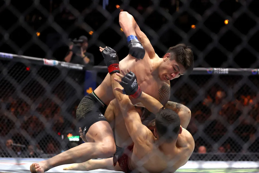 LAS VEGAS, NEVADA – SEPTEMBER 14: (L-R) Ignacio Bahamondes of Chile fights Manuel Torres of Mexico during UFC 306: Riyadh Season Noche at Sphere on September 14, 2024 in Las Vegas, Nevada. (Photo by Christian Petersen/Getty Images)