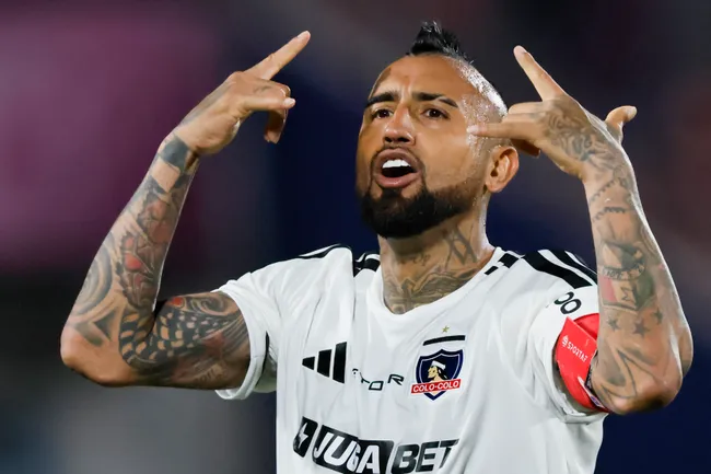 Arturo Vidal no se quiere mover de Colo Colo. (Foto: Andrés Piña/Photosport)