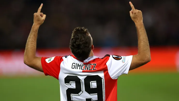 ROTTERDAM, NETHERLANDS - SEPTEMBER 15: Santiago Gimenez of Feyenoord celebrates after scoring their side's fifth goal during the UEFA Europa League group F match between Feyenoord and SK Sturm Graz at Feyenoord Stadium on September 15, 2022 in Rotterdam, Netherlands. (Photo by Dean Mouhtaropoulos/Getty Images)